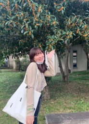 大学名：獨協大学
出身地：中国・日本（東京）
ニックネーム：せいぶん　文ちゃん
趣味・特技：映画鑑賞、読書、グルメ巡り、旅行etc.
 これからは体を動かす系の趣味を増やしていきたいです！
入社に向けて一言！：
社会人デビューは期待と不安でいっぱいですが、皆さんと一緒に仕事できる日を楽しみにしてます！